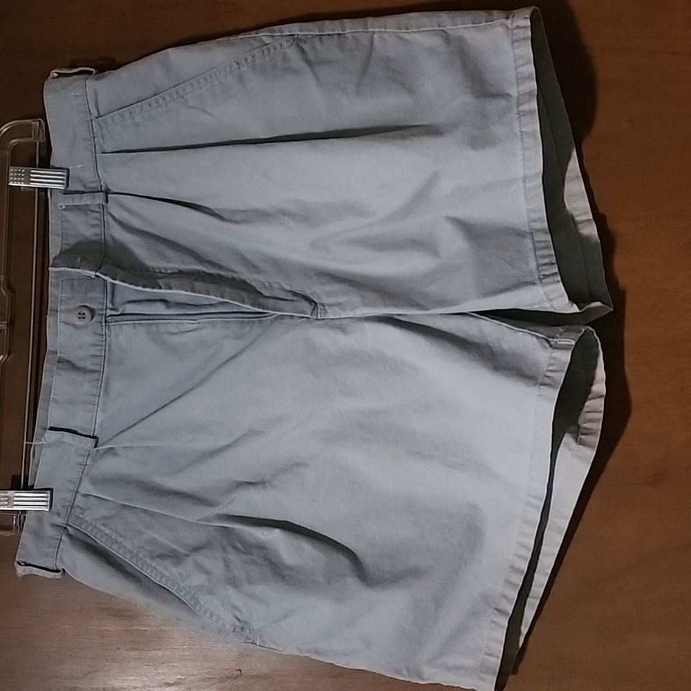 L.L. BEAN KHAKI SHORTS, men's size 35 preppy! Classic